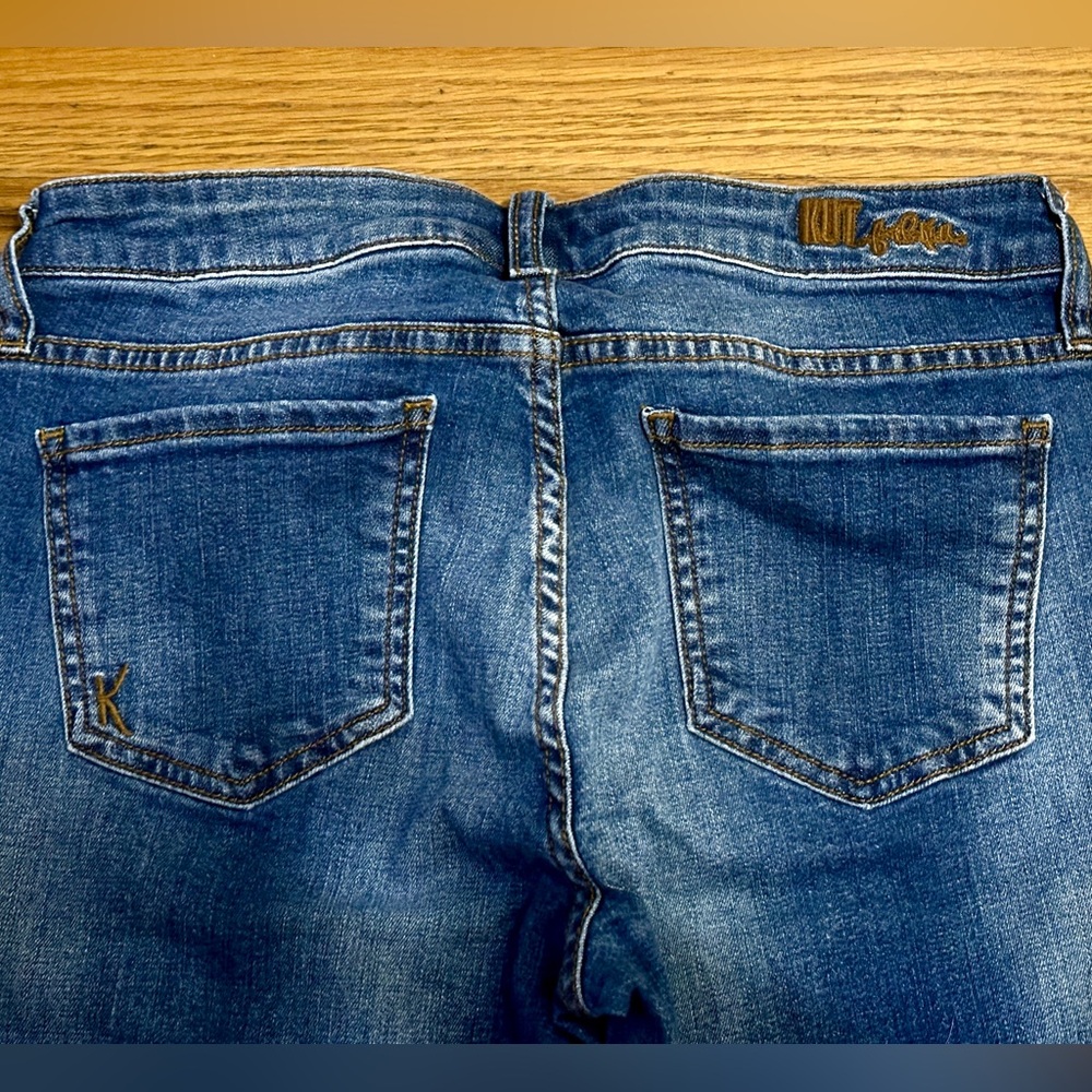 KUT from Kloth Women's size 8, distressed Blue Denim Jeans. - Picture 10 of 10